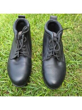 Size 8.5 women's SAS Alpine Slip-Resistant Ankle Boot